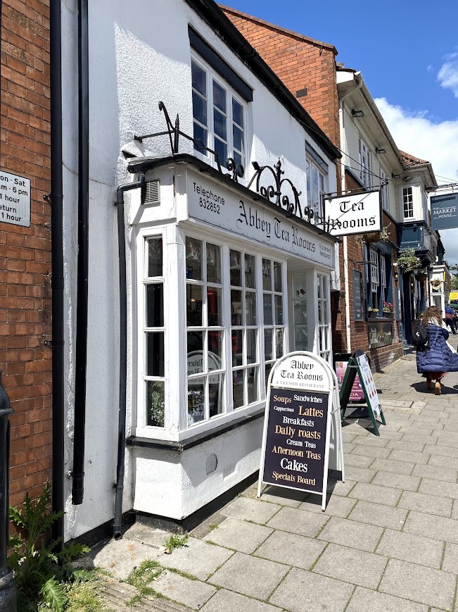 【25年ぶりのイギリス旅行④】グラストンベリー修道院／ティールームでのランチ＆ゴーストパブへ
